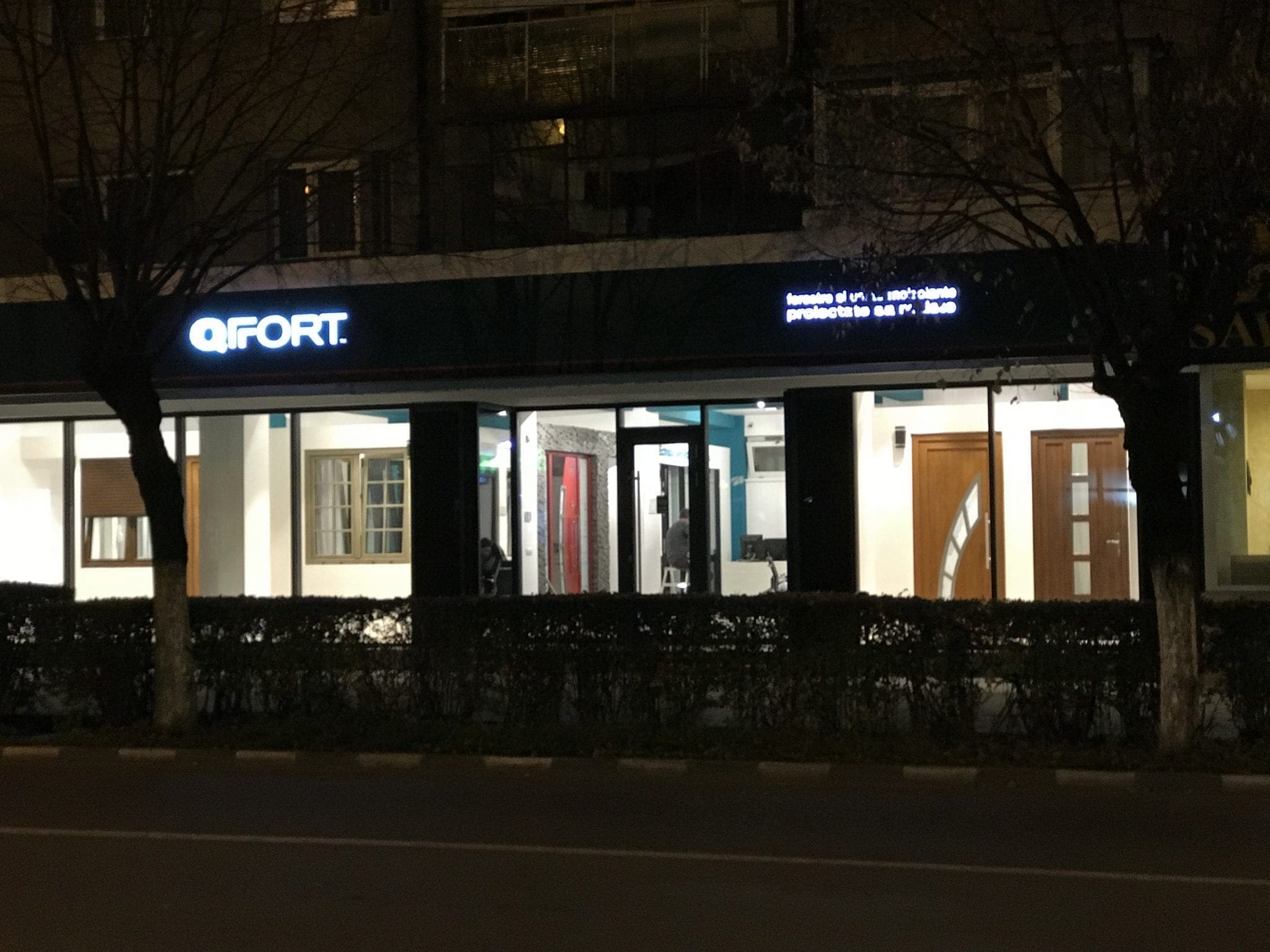 Showroom QFORT - Râmnicu Vâlcea, jud. Vâlcea, Strada General Magheru, Nr. 11, Bl. G, Parter